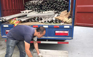 91抖阴下载污版金屬工作場景
